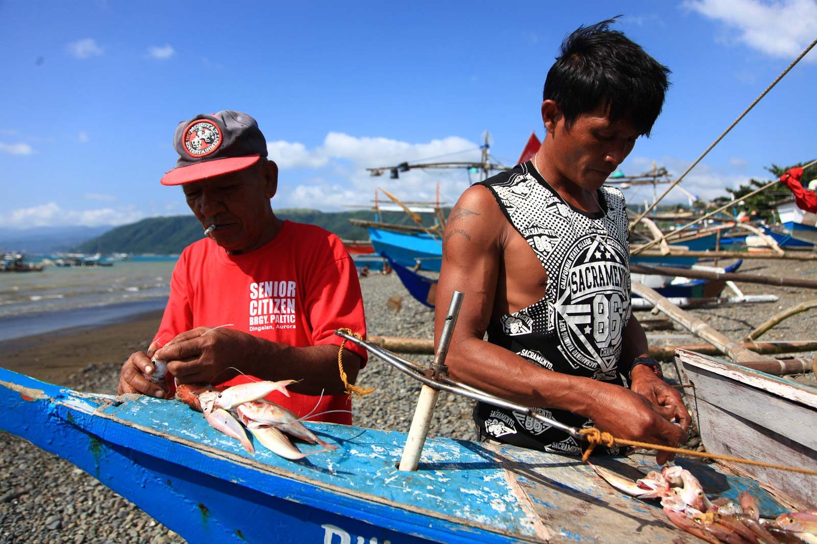 EXTREME HEAT. Fishermen sift through harvested fish at the shore of Barangay Paltic in Dingalan Aurora. Photo by Kathleen Lei Limayo 