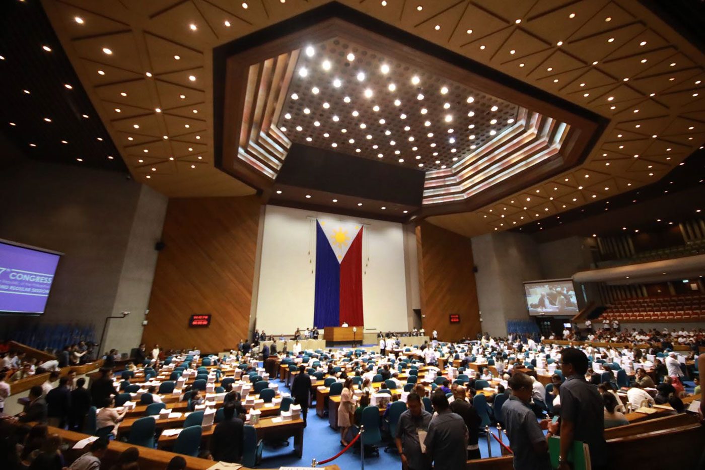 House approves draft federal constitution on 2nd reading