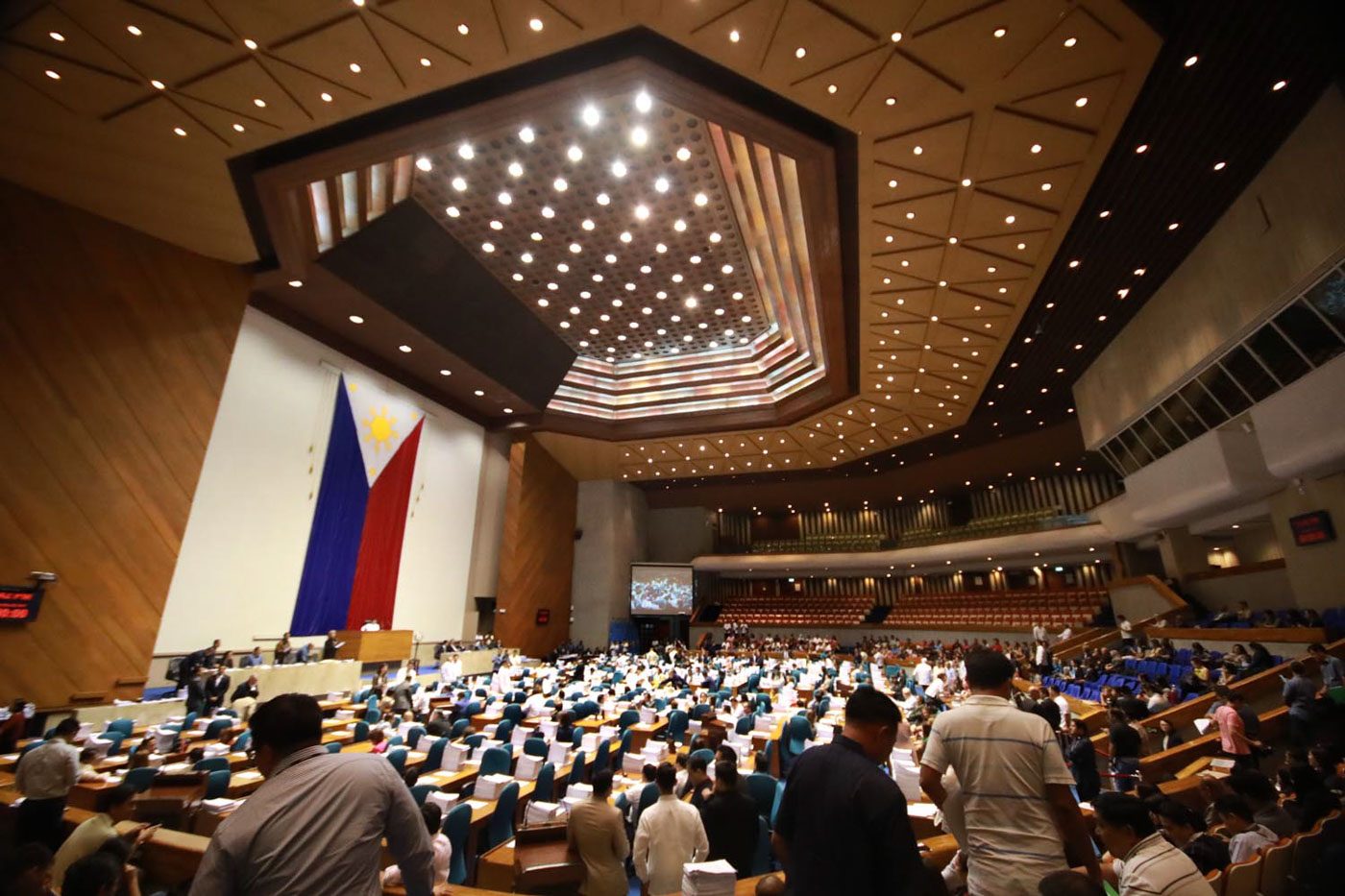 Behind closed doors, lawmakers OK resolution amending Constitution