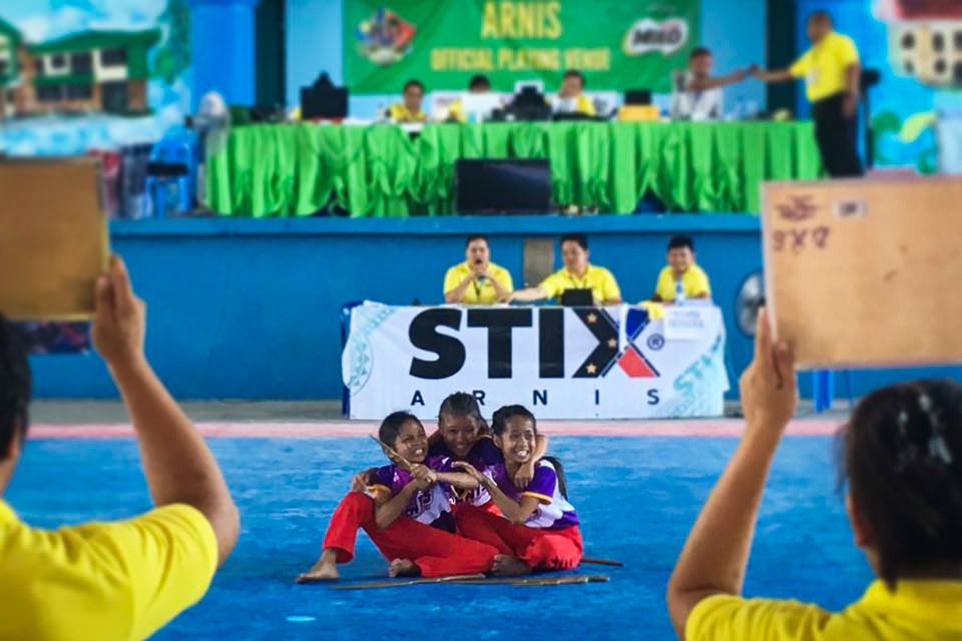 SMILE. Region XII arnis players huddle around one another for a snapshot. Photo by Regine Villafuerte/Rappler  