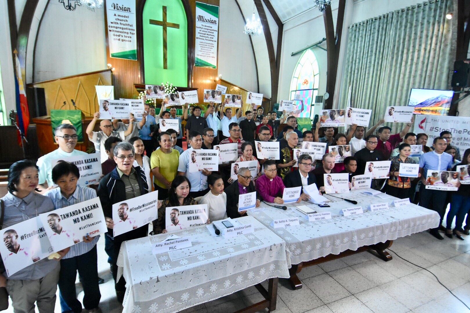 'LET THEM LEAVE.' Leaders and members of the United Methodist Church in a press conference on July 2, 2018, appeal for the release of 3 Methodist missionaries who were detained back then. Photo by Angie de Silva/Rappler 