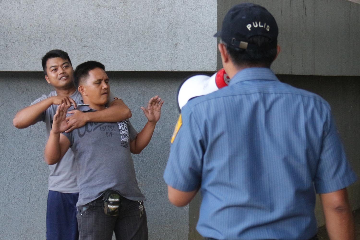 'HOSTAGE'. A cop pretends to negotiate during a mock hostage-taking in Pasig City during the #MMShakeDrill. Photo by Darren Langit/Rappler 
