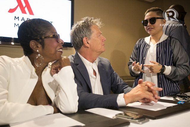 DUET DISCUSSION. Charice talks with David Foster and Natalie Cole after the press conference. Photo by Manman Dejeto/Rappler  