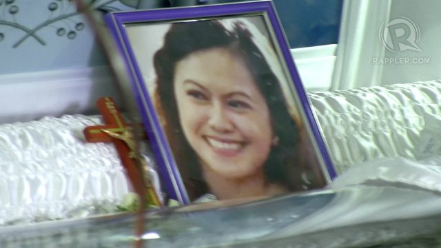 SMILE. A photo of Mei Magsino beaming with a smile is placed right above her casket. Photo by Buena Bernal/Rappler 