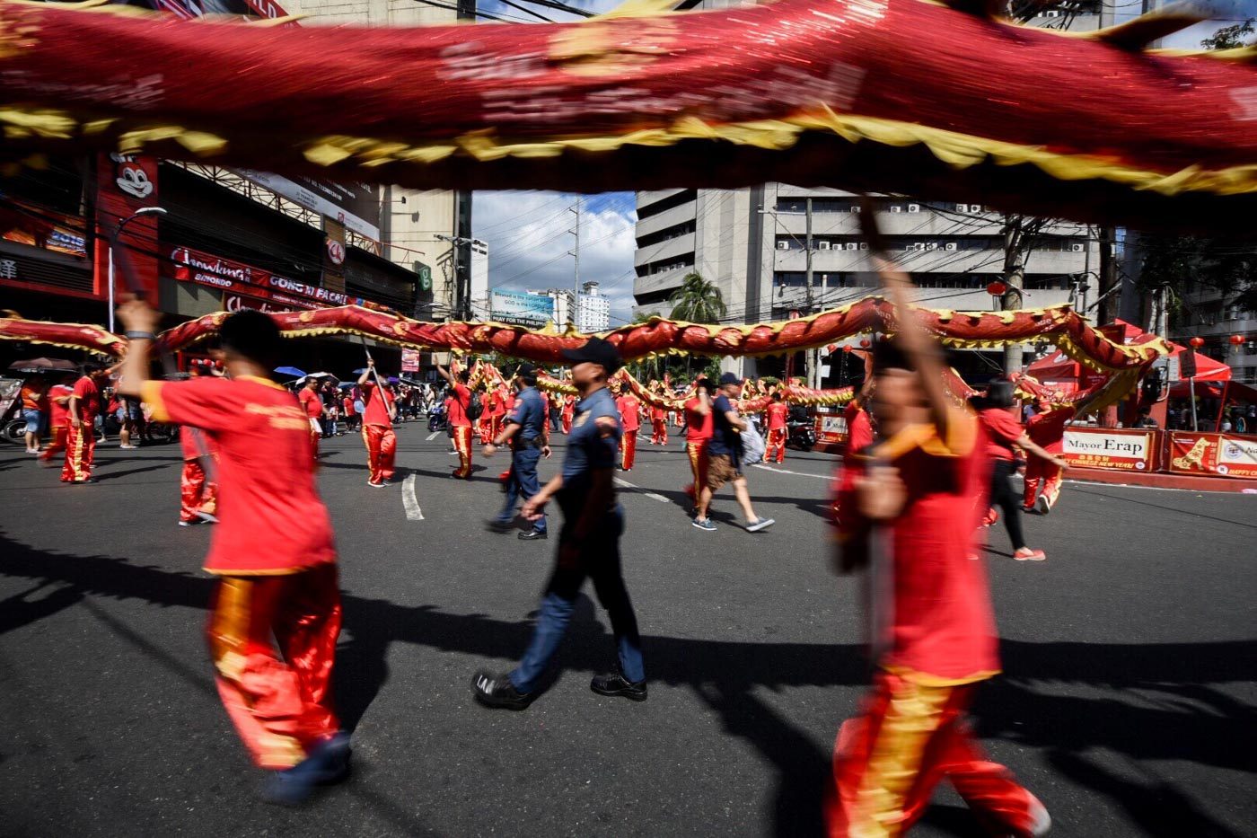 SECURED. Policemen secure an ongoing activity celebrating the Chinese New Year in Binondo Manila on February 16, 2018. Photo by Alecs Ongcal/Rappler  