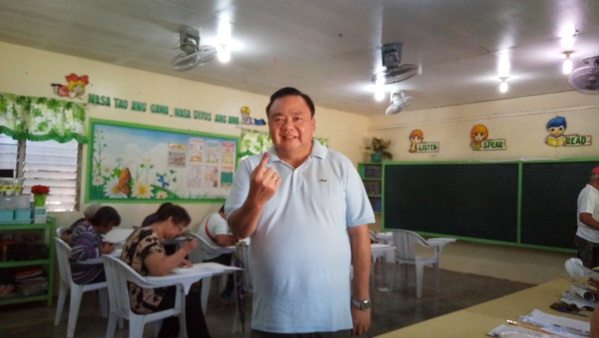 Treñas returns as Iloilo City mayor, defeats brother-in-law