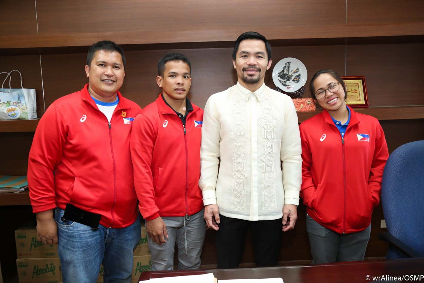 From left to right: Diaz's coach, Nestor Colonia, Manny Pacquiao, and Hidilyn Diaz. Photo by Wendell Alinea 