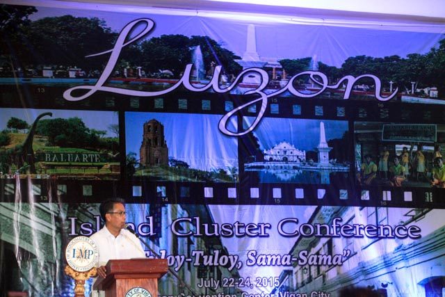 Roxas to Luzon mayors: Remember when we worked together
