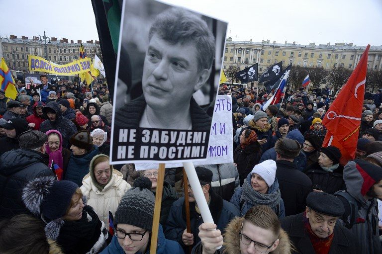 Warga Rusia melakukan pawai untuk mengenang pembunuhan kritikus Kremlin, Nemtsov