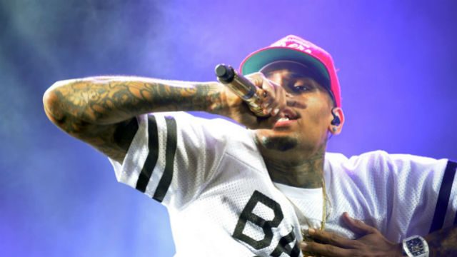 CHRIS BROWN. The young singer is barred from flying out of Manila. Photo by Hector Retamal/AFP    