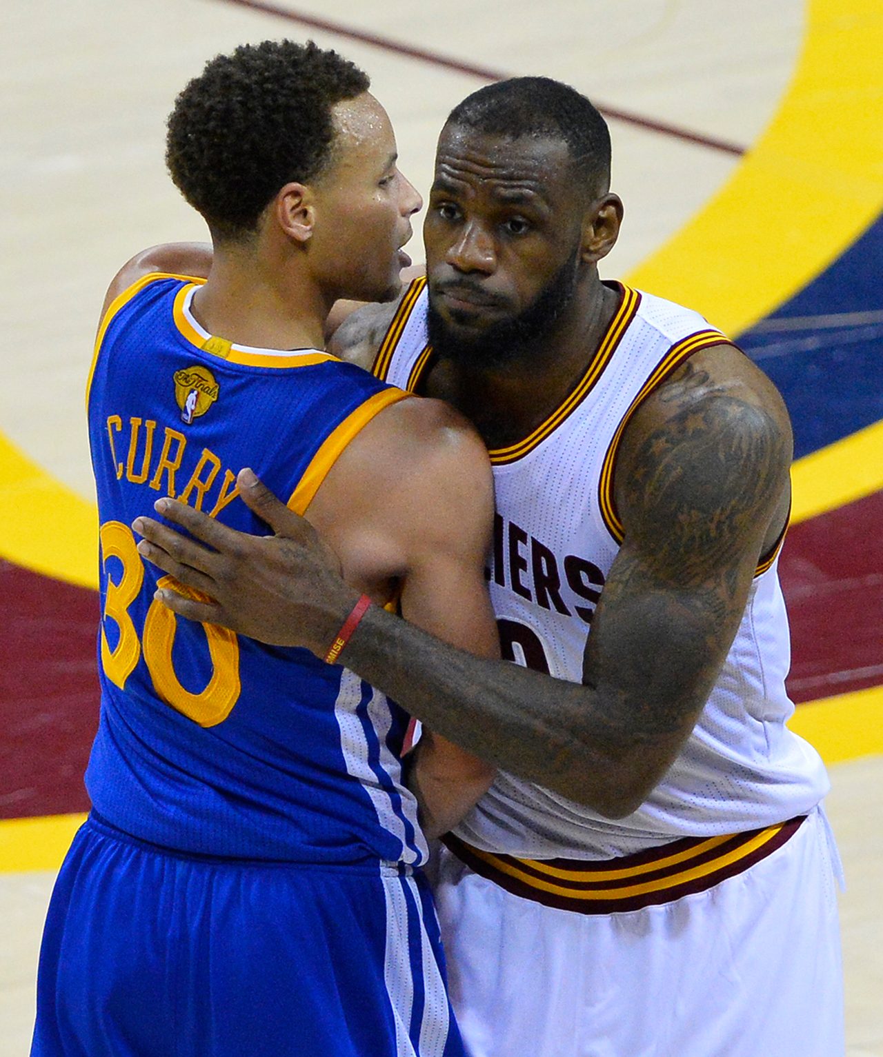 RESPECT. LeBron James congratulates Stephen Curry before the final buzzer as the Warriors defeated the Cavaliers to become the NBA Finals Champions. Photo by LARRY W. SMITH/EPA 