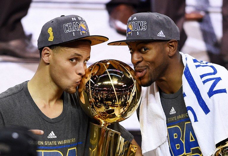 FINALS MVP. Andre Iguodala kisses the NBA Finals trophy together with Steph Curry. He was named Finals MVP for his crucial contributions to the team in these Finals. Photo by Jason Miller/Getty Images/AFP 