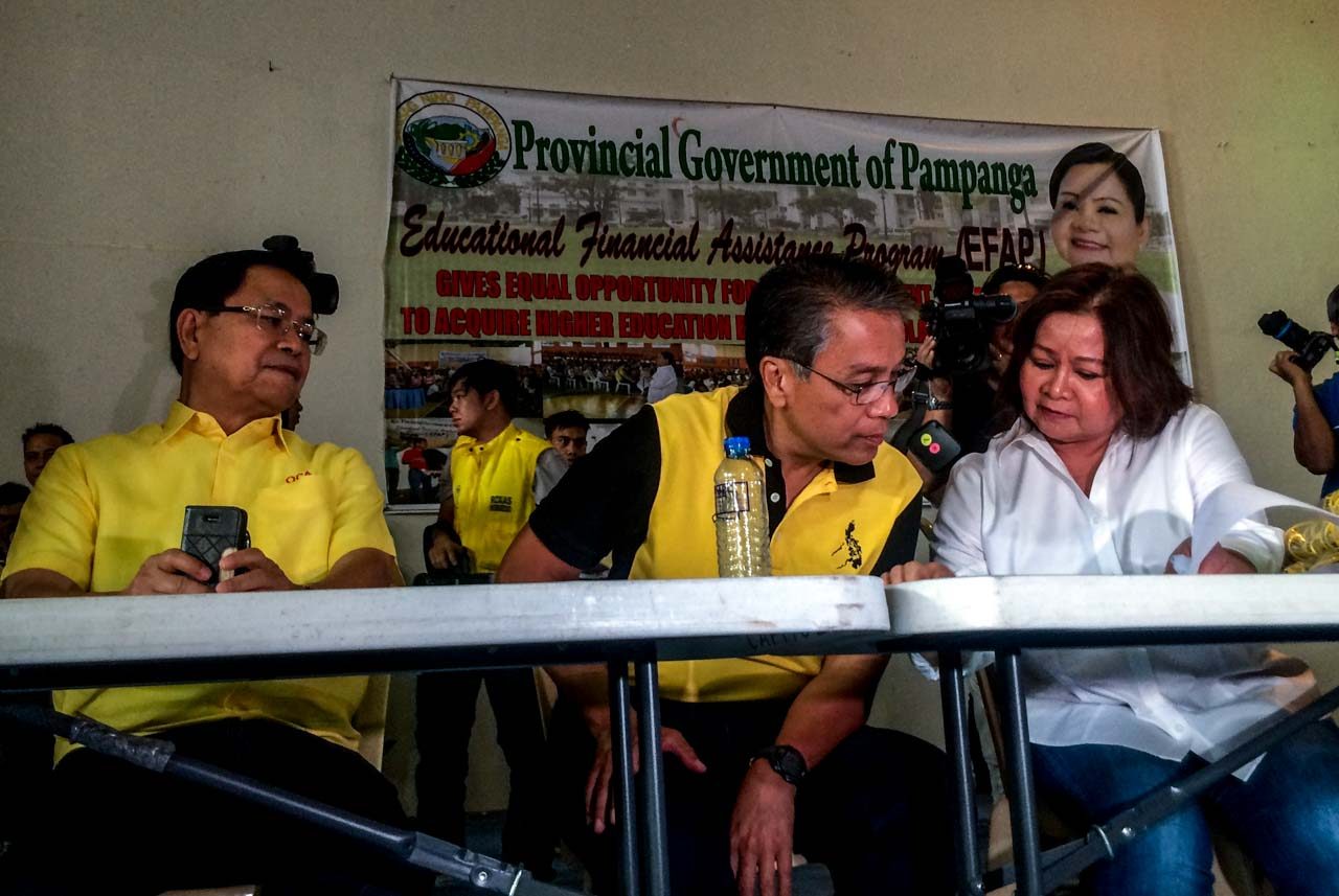 ALLIES. Mar Roxas and Pampanga Governor Lilia Pineda. File photo by Bea Cupin/Rappler 