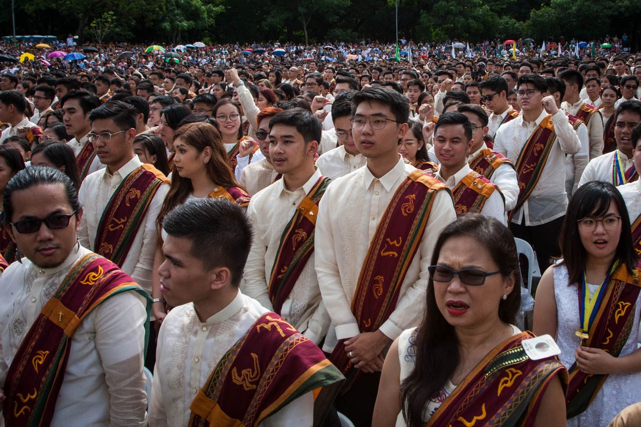 SABLAY. University of the Philippines students wearing the sablay during their graduation rites in June 2019. File photo by Jire Carreon/Rappler  