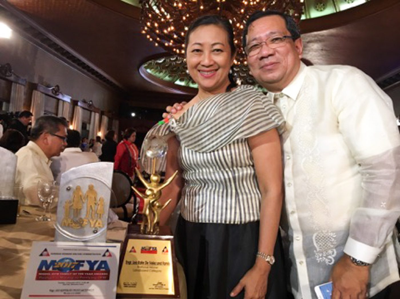 Leo De Velez and wife, Maria Elaine, receives this year's national award for the landbased category of the 2017 Model OFW Family of the Year Award. 