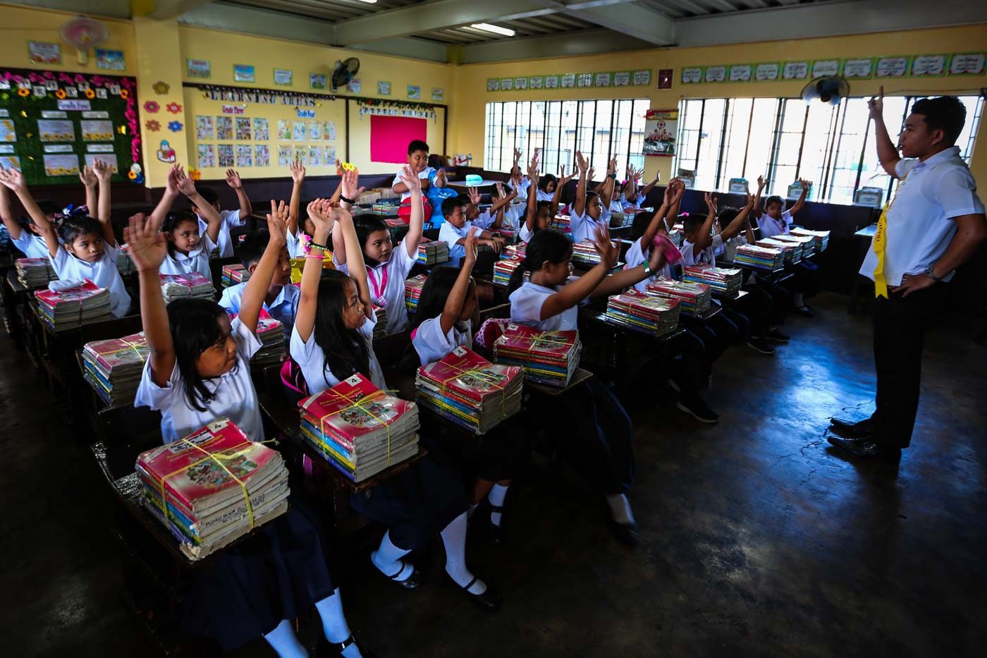 Recto proposes new job ranks with higher pay for teachers