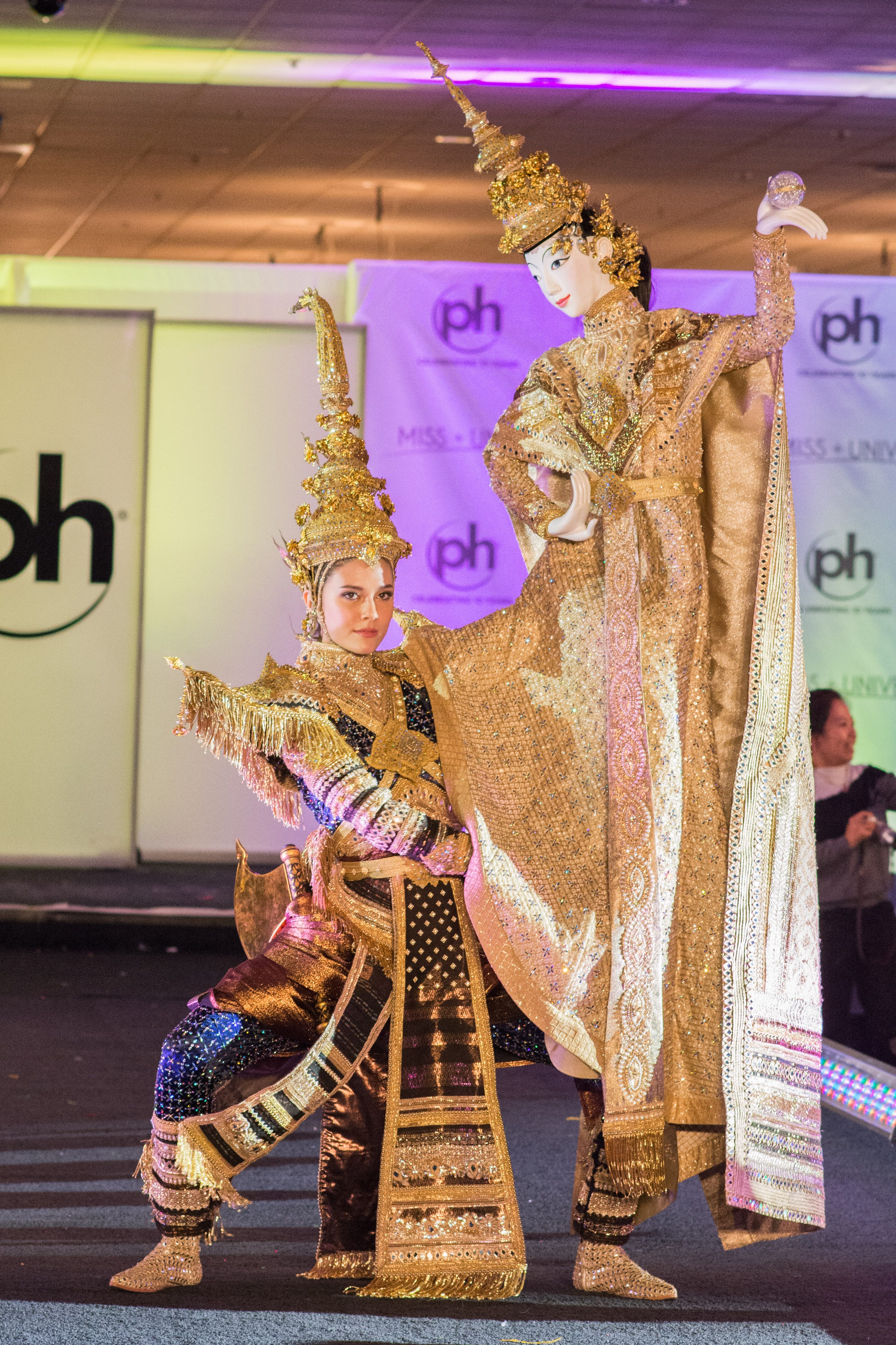 Miss Thailand Maria Poonlertlarp debuts her national costume  