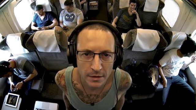 Linkin Park grieves for Chester Bennington with concert, video