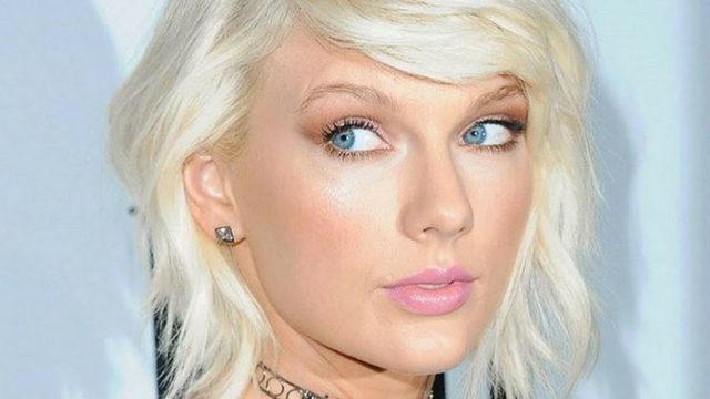 Taylor Swift in court as trial begins in groping case