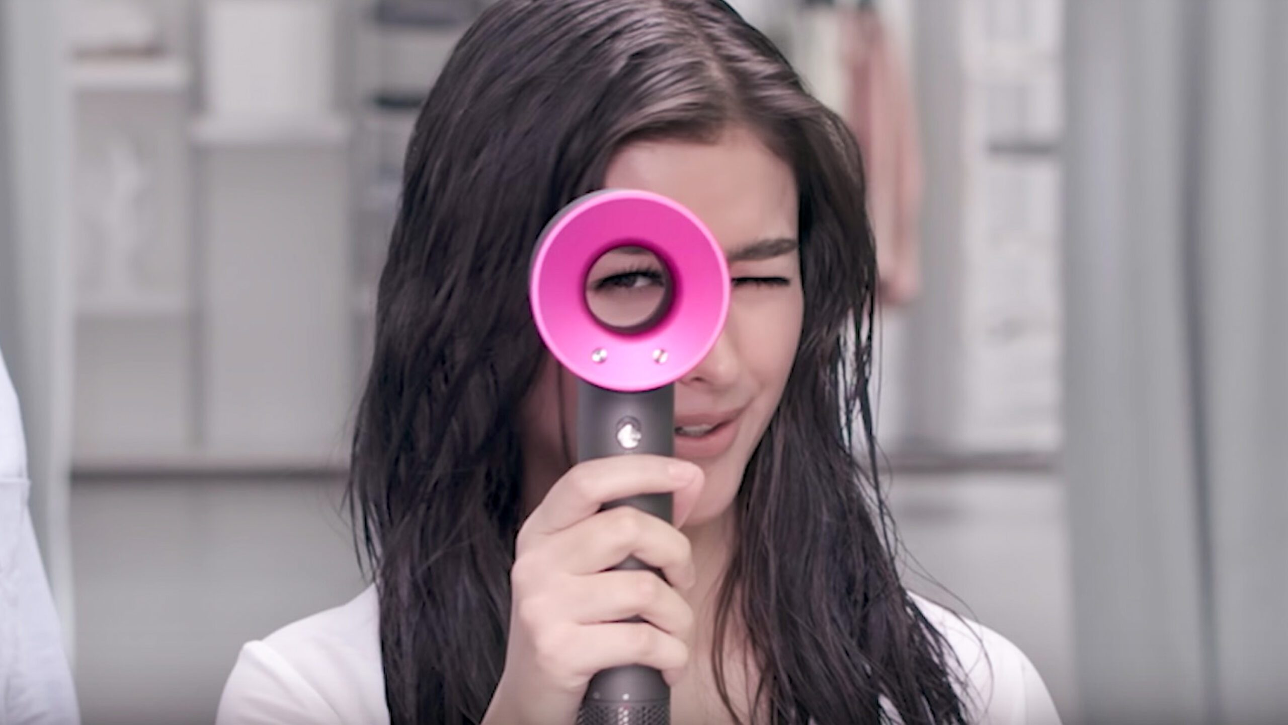 WATCH: Liza Soberano, Jing Monis teach us how to straighten hair with a blow-dryer