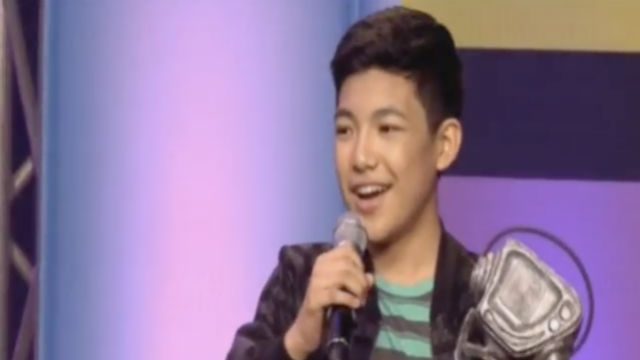 DARREN ESPANTO. The singer accepts his award for Best Male Artist at the 2016 Myx Music Awards. Sreengrab from YouTube/MYX Philippines  