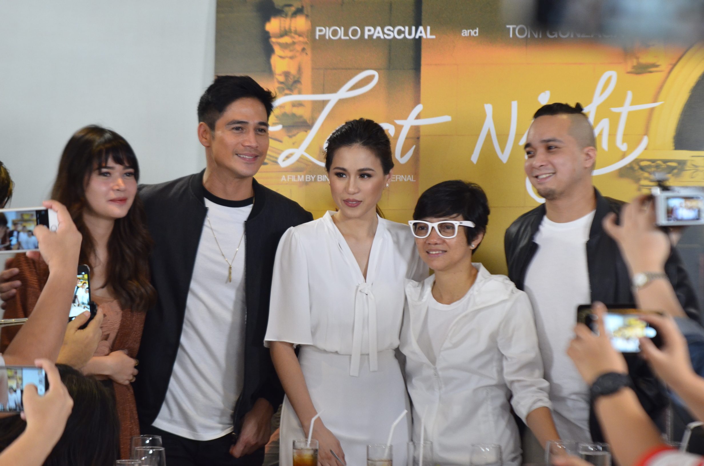 'LAST NIGHT'. Bela Padilla, Piolo Pascual, Toni Gonzaga, Joyce Bernal, and Neil Arce pose for photos during the bloggers' conference.  