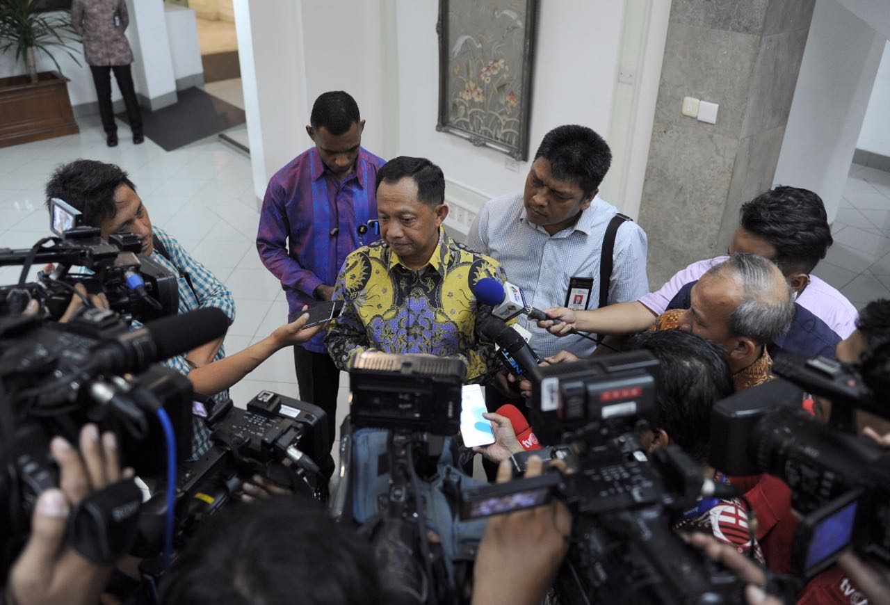 Kapolri Tito Karnavian menjawab pertanyaan wartawan usai diterima Presiden Jokowi di Kantor Presiden, pada 5 November 2016. Foto dari Setkab.go.id
 