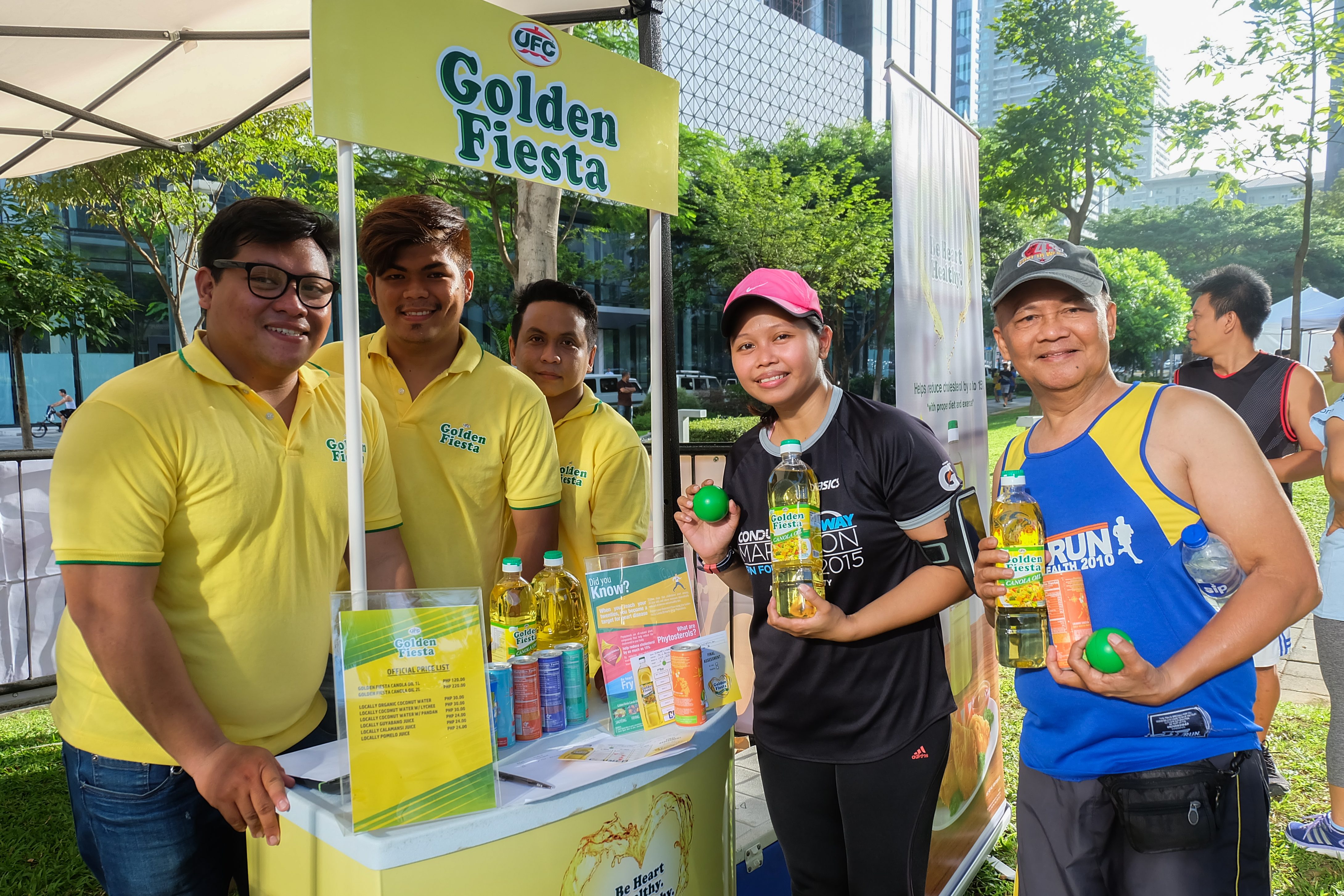 HEART-HEALTHY MORNING. Participants claim their Golden Fiesta freebies after accomplishing the exercises. Photo by Danna Peña 