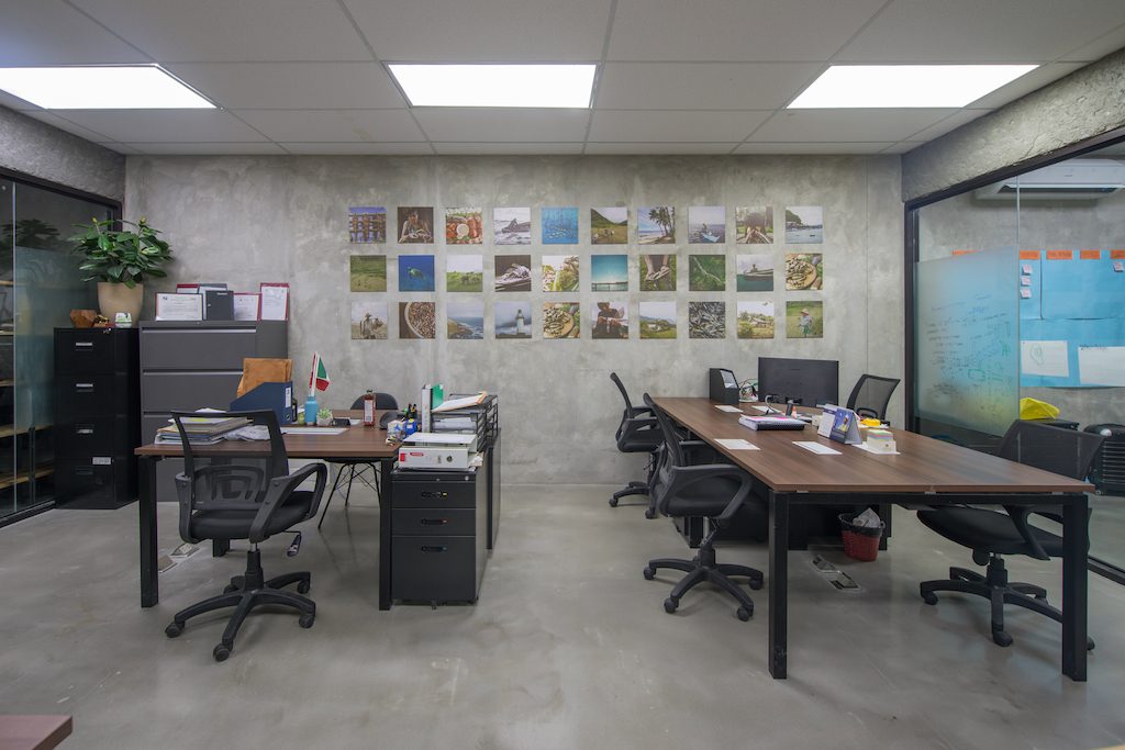 MODERN OFFICE. Open areas encourage collaboration. Photo courtesy of Mundo Design + Build 