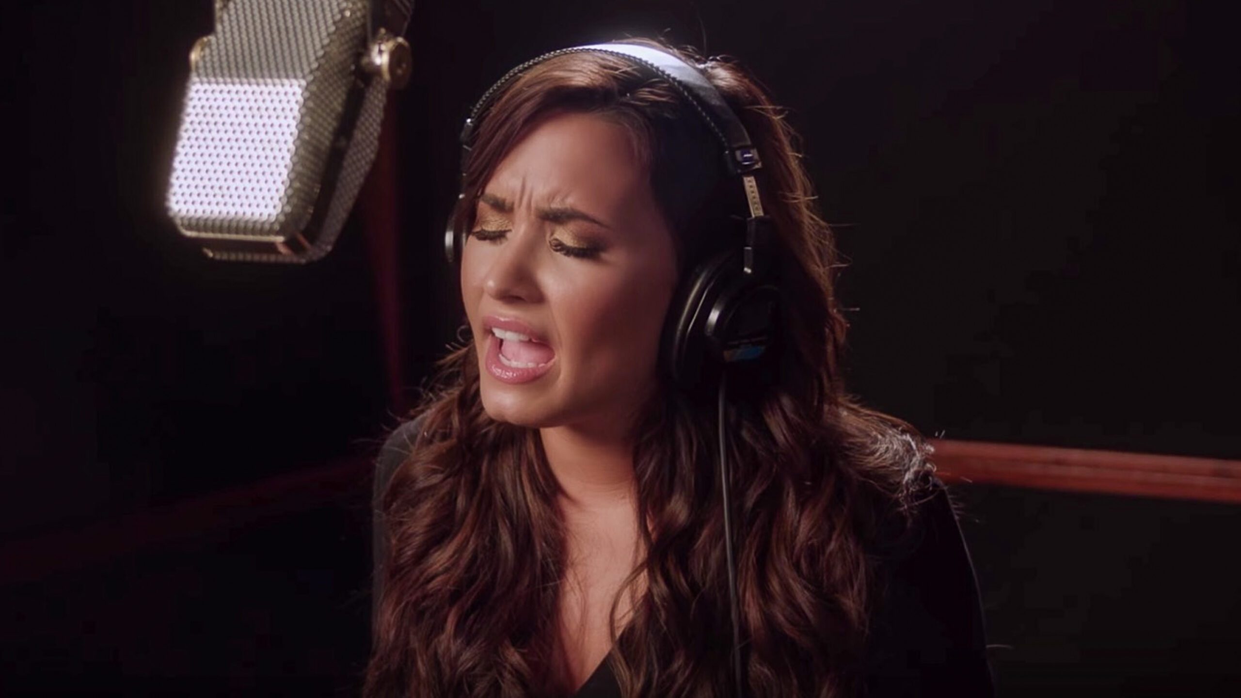 WATCH: Demi Lovato belts out powerful rendition of ‘Silent Night’