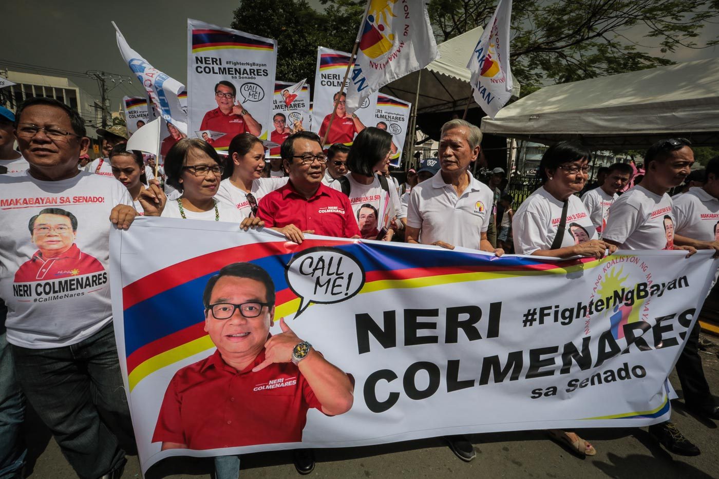 SECOND TRY. Supporters of Neri Colminares gather outside the Comelec office in Manila during the filing of Certificates of Candidacy on October 11, 2018. Photo by Jire Carreon/Rappler 