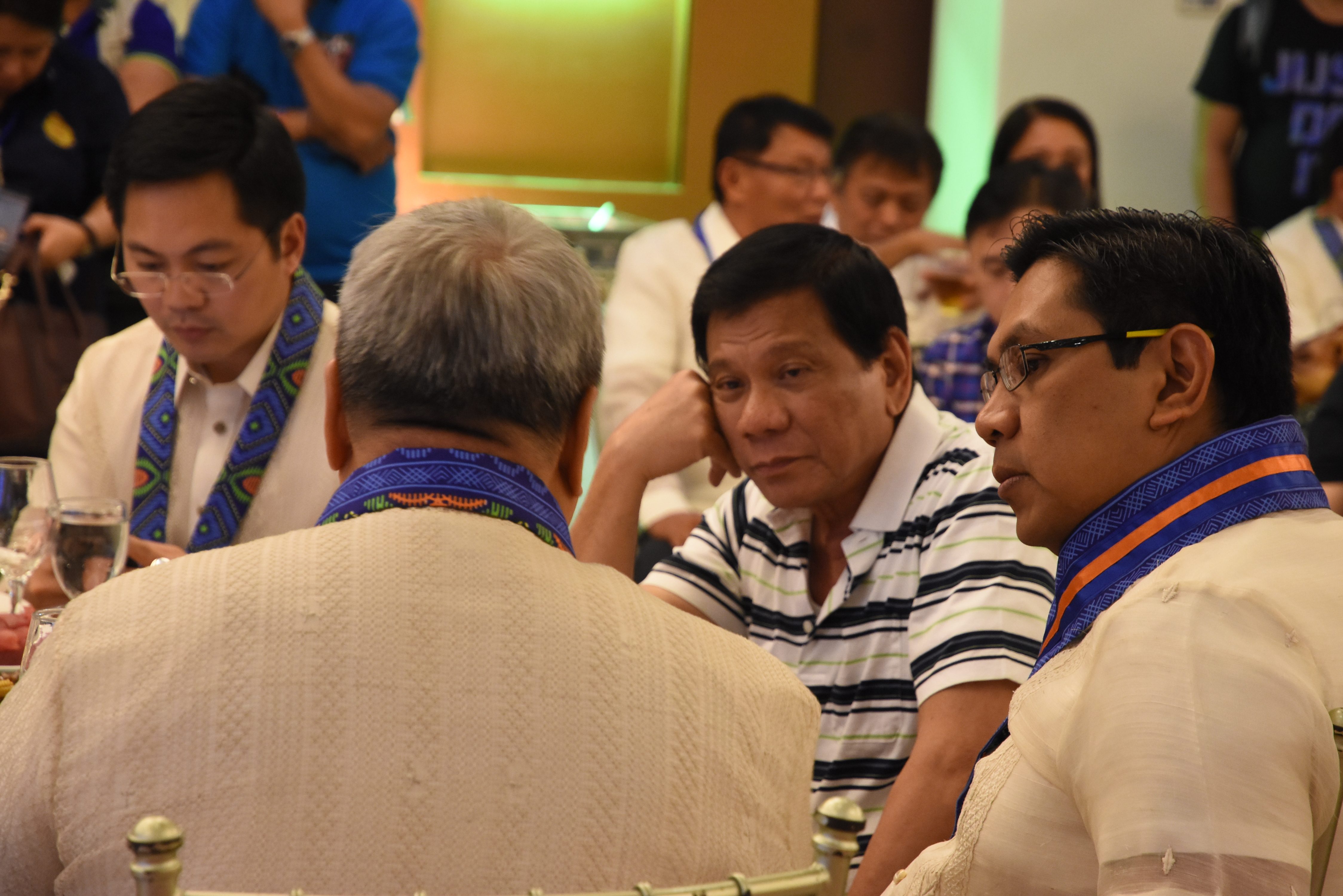 NON-SMOKING MAYORS. General Santos City Mayor Ronnel Rivera (right) says he wants to model his city's anti-smoking campaign after the Davao City program, which was started by Davao City Mayor Rodrigo Duterte (middle). Photo by Edwin Espejo/Rappler 