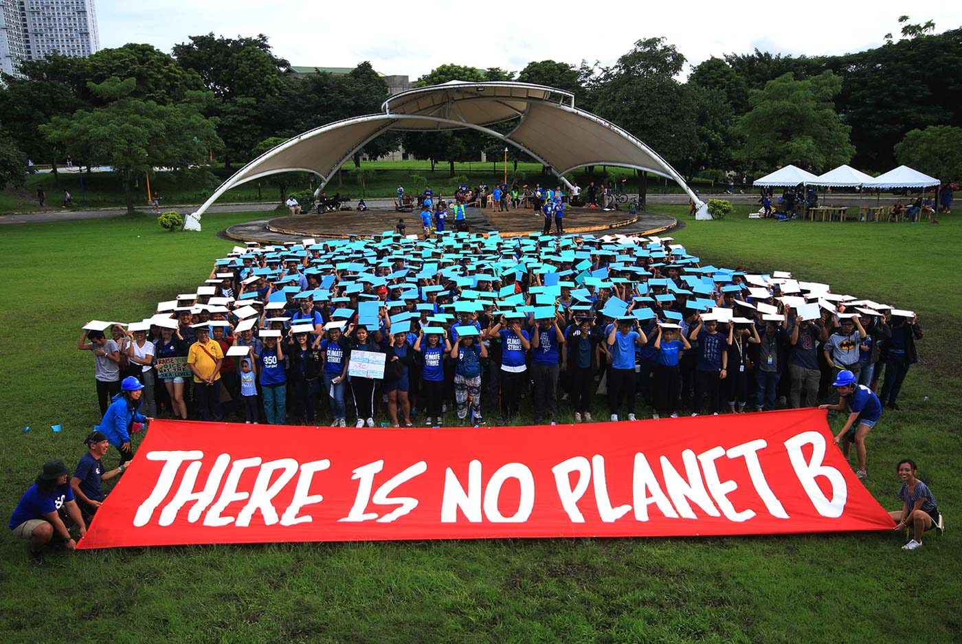 NO PLANET B. Individuals from various environmental organizations form a human Earth at UP Diliman in Quezon City on Friday, Sept. 20, 2019, to mark the weeklong Global Climate Strike. Photo by Darren Langit/Rappler 