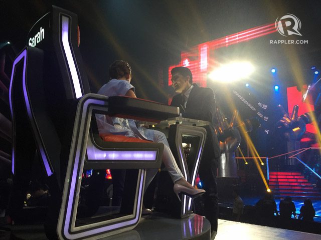 COMMERCIAL BREAK. Host Luis Manzano chats with coach Sarah G during the break. Photo by Vernise L. Tantuco/Rappler.com  