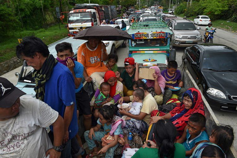 Thousands flee Marawi to escape clashes