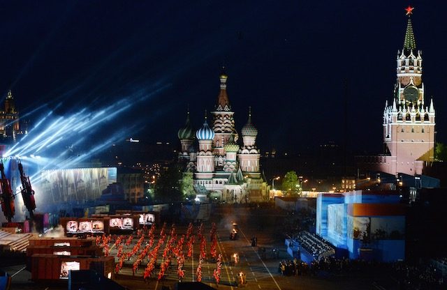 GRAND PARADE. Actors perform during a concert 'The Roads of Great Victory' in the Red Square in Moscow, Russia, 09 May 2015. Host Photo Agency/RIA Novosti/Pool/EPA 
