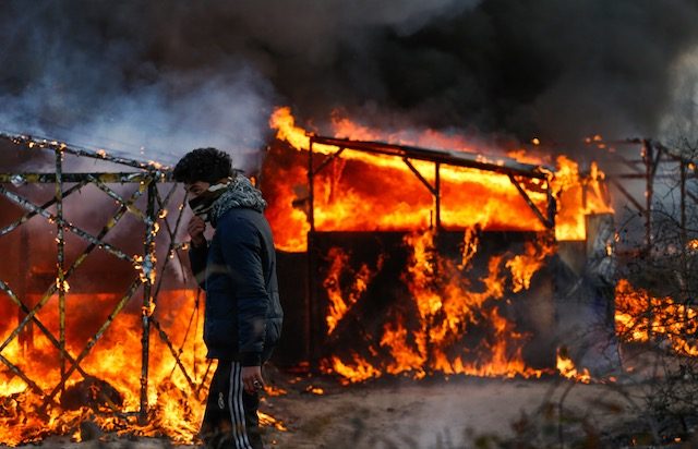 Clashes as France starts destroying ‘Jungle’ migrant camp