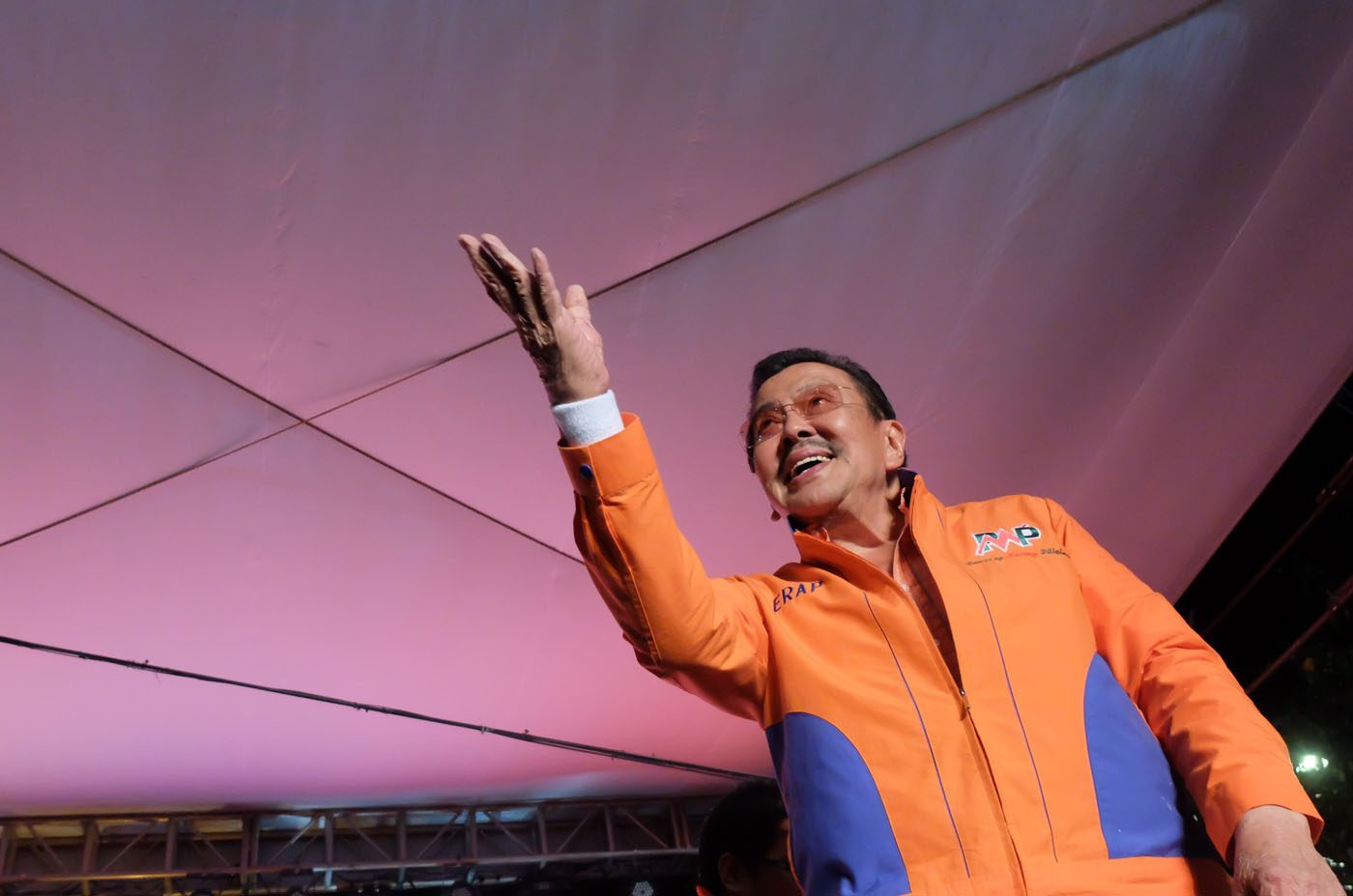 Erap wins close Manila mayoral race over Lim