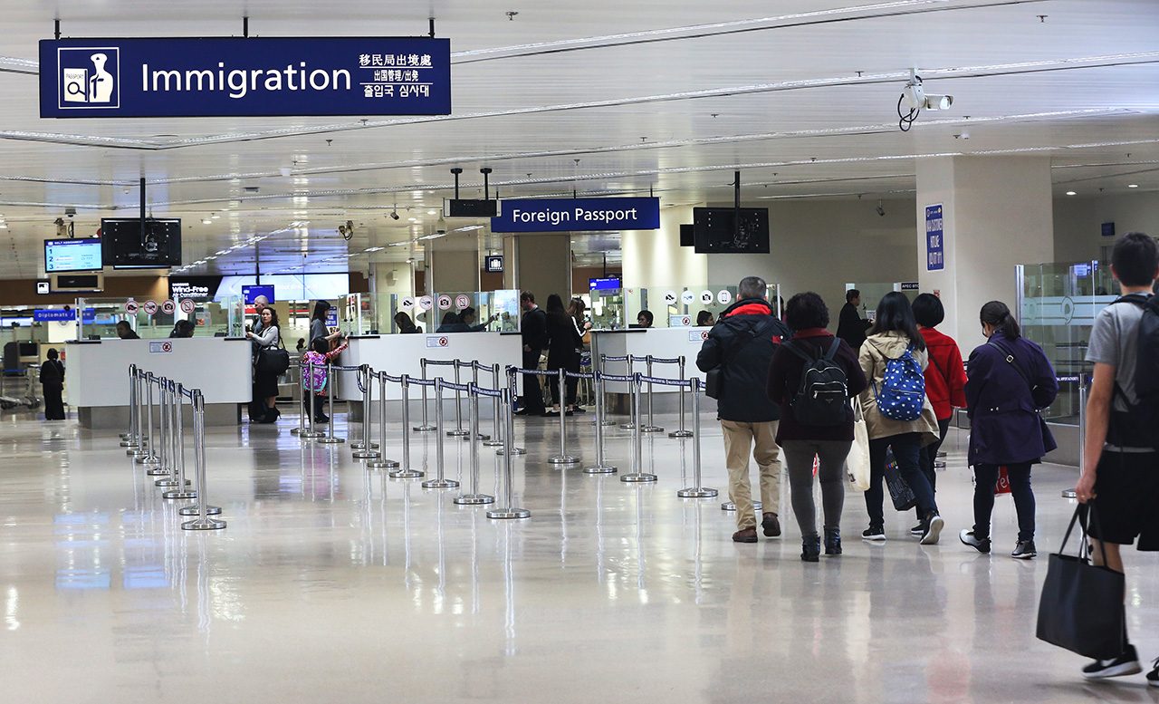 Duterte approves use of express lane fees for immigration workers’ pay in 2019