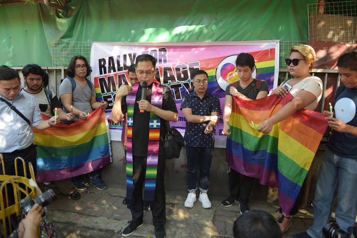 Kelompok LGBT mendorong kesetaraan pernikahan di luar SC