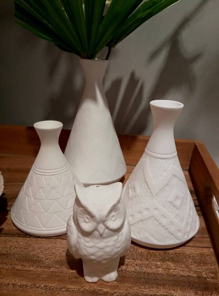 Tapered bone china vase (P950), Facebook.com/csmphilippines 
