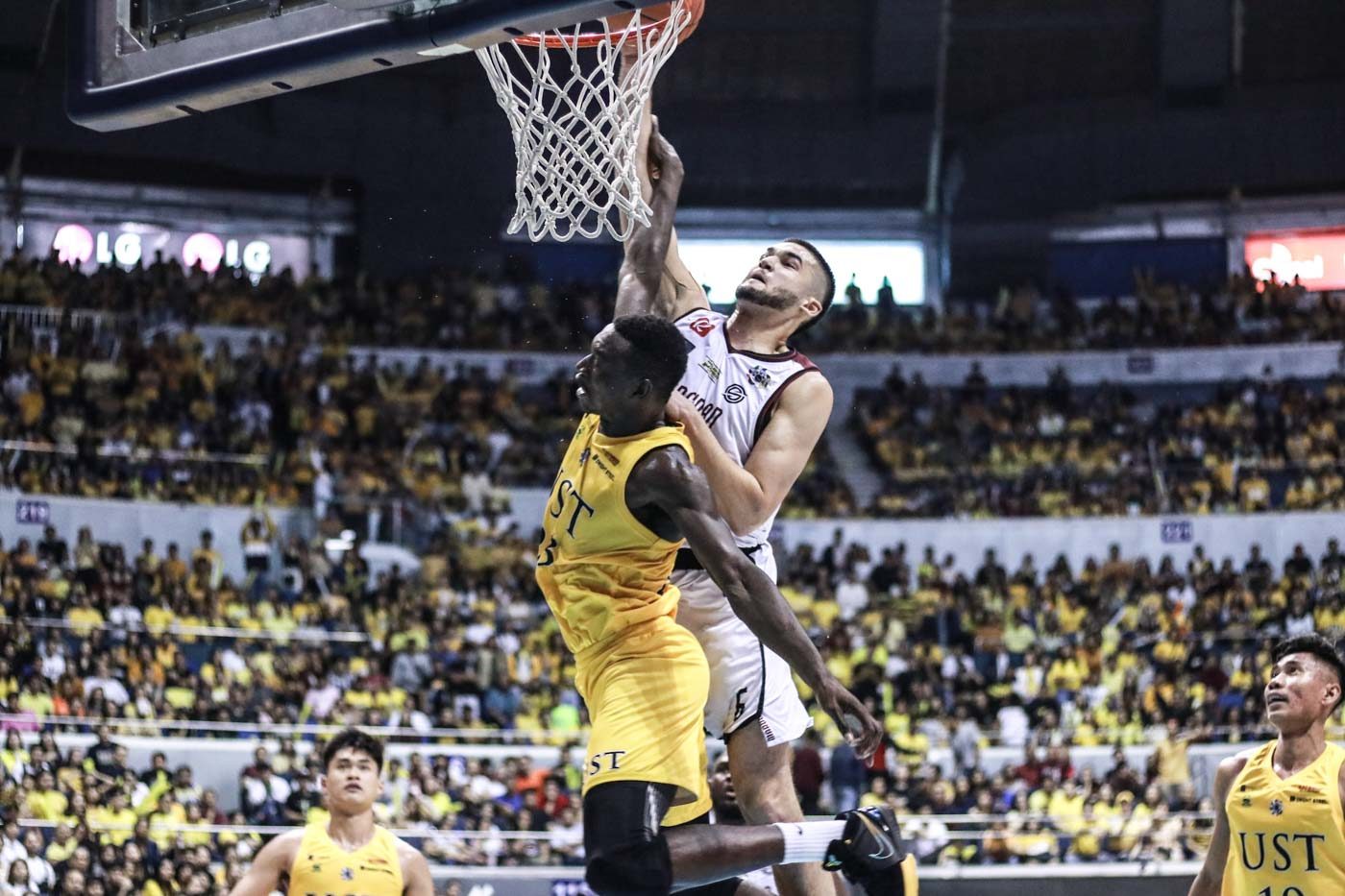 BIG NUMBERS. League MVP Soulemane Chabi Yo powers his way to an all-around effort of 17 points, 15 boards, 4 steals, and 2 assists as UP star Kobe Paras winds up with just 9 points. Photo by Michael Gatpandan/Rappler  