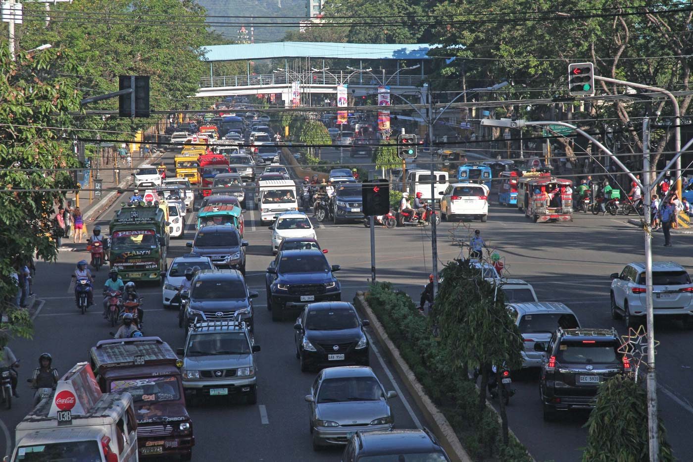 TRAFFIC. Cebu plans to build a monorail to help address congestion. Photo by Gelo Litonjua/Rappler 