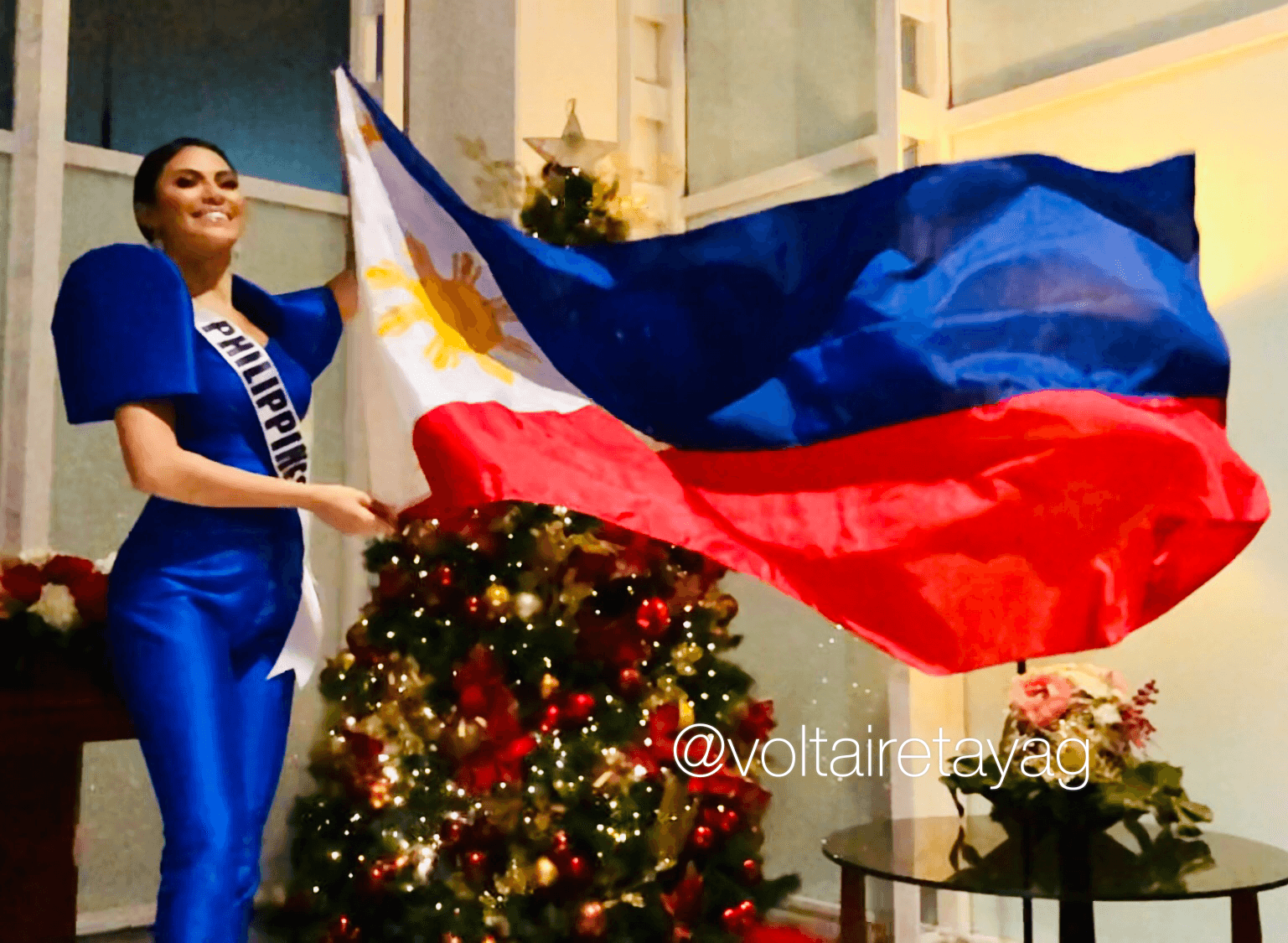 FOR THE PHILIPPINES. Gazini waves the Philippine flag at the VIP Lounge of the Ninoy Aquino International Airport.  