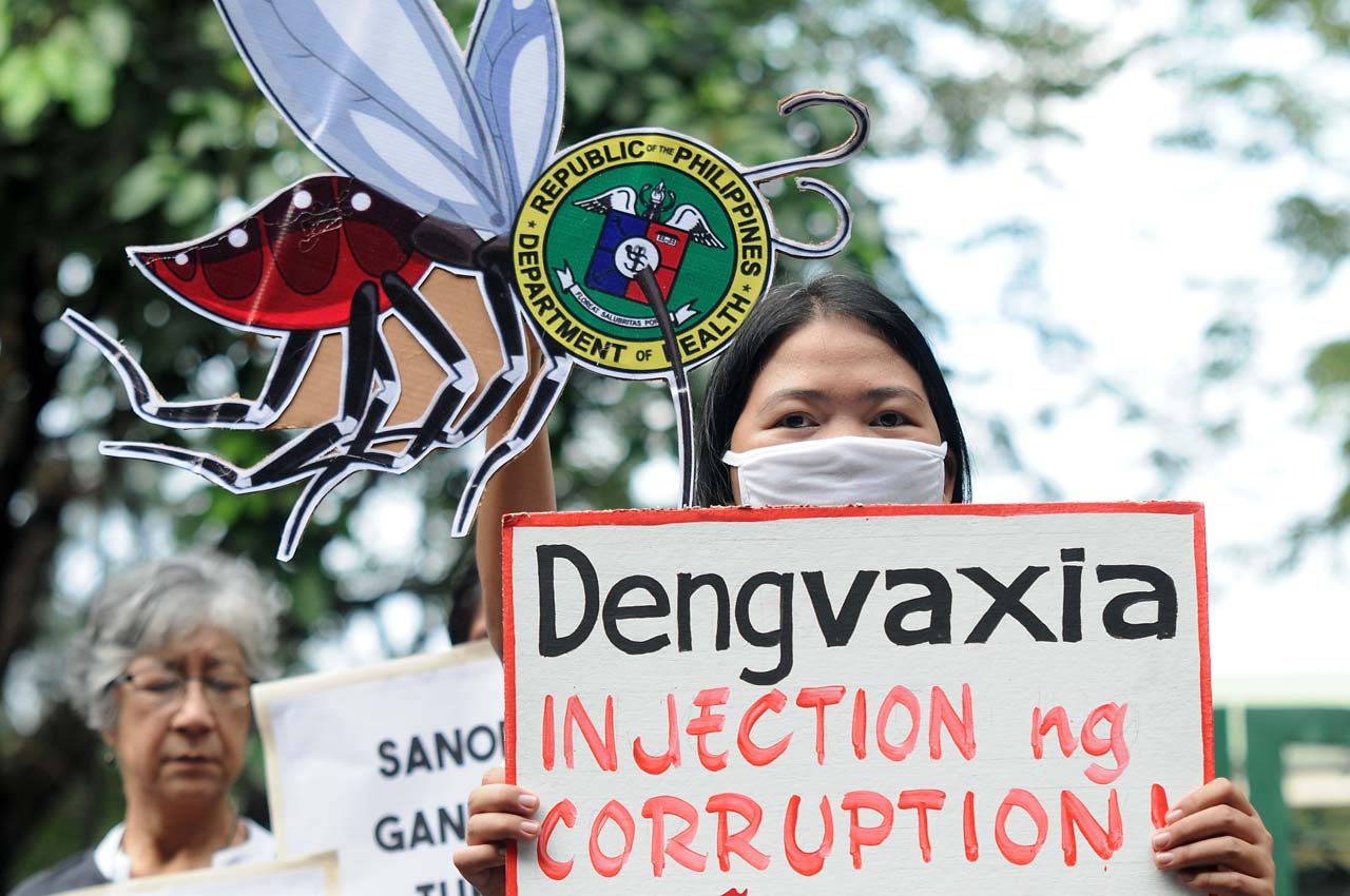 RISKY VACCINE. Health advocates, along with parents and their children who had the Dengvaxia vaccine, rally in front of the Department of Health in Manila on December 8, 2017. Photo by Ben Nabong/Rappler   