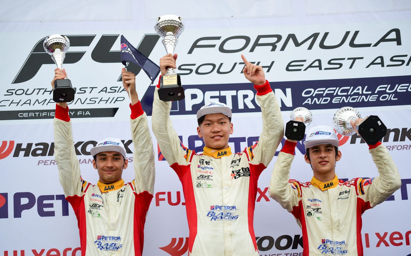 PH LEG OVERALL CHAMPS. L-R: 2nd place, Ben Grimes, Philippines; 1st place, Daniel Cao, China; 3rd place and rookie winner, Kane Shepherd, Thailand. Photo by Alecs Ongcal/Rappler