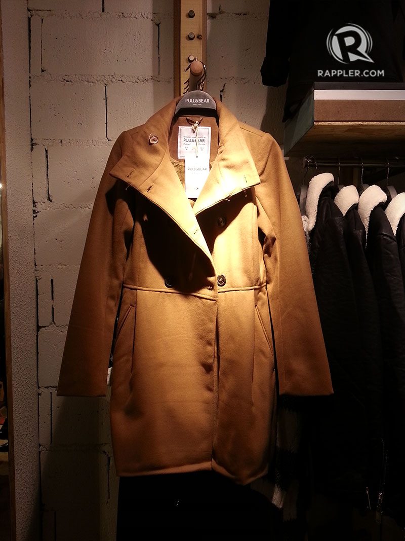 SPOTLIGHT. This buttery tan coat was a standout at Pull & Bear. Coat, P2995