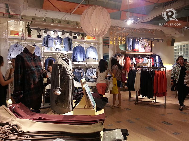STORE FLOOR. Shoppers at the opening of Pull & Bear 