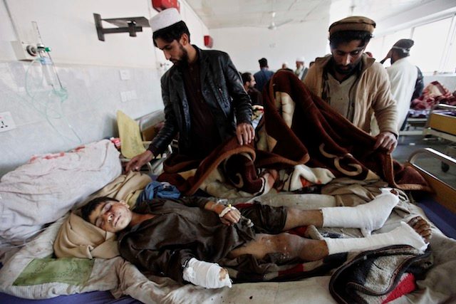 Rescuers struggle to reach Afghan-Pakistan quake survivors