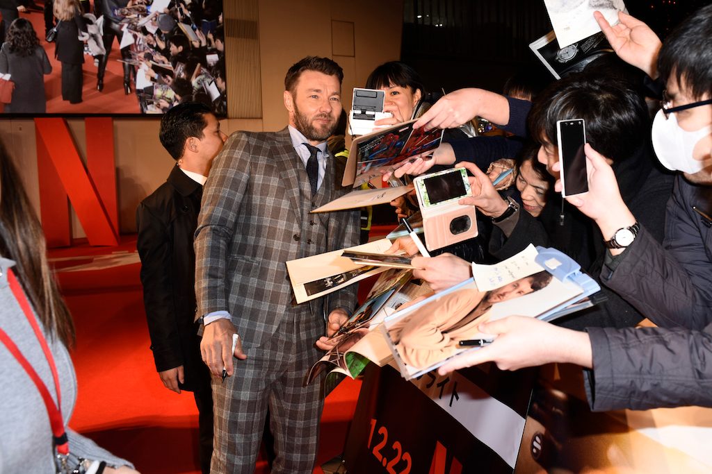 RED CARPET. A fan shares a moment with 'Bright' star Joel Edgerton at the film's Tokyo premiere. Photo courtesy of Netflix 